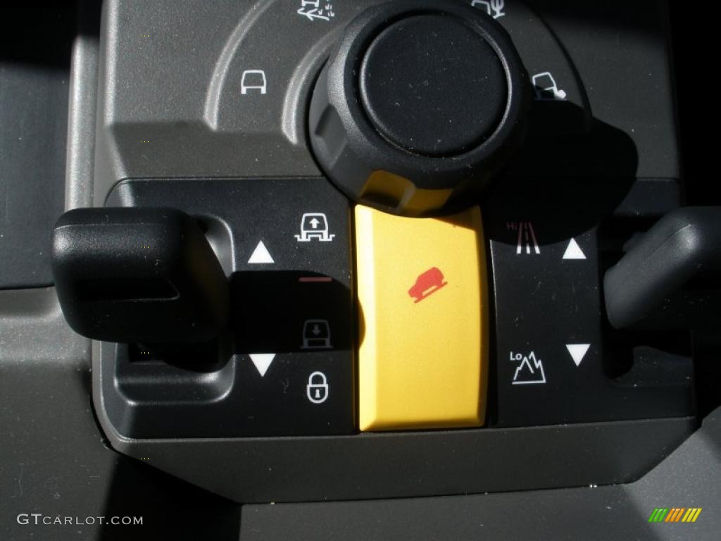 2007 Land Rover LR3 V8 SE Controls Photo #40708369