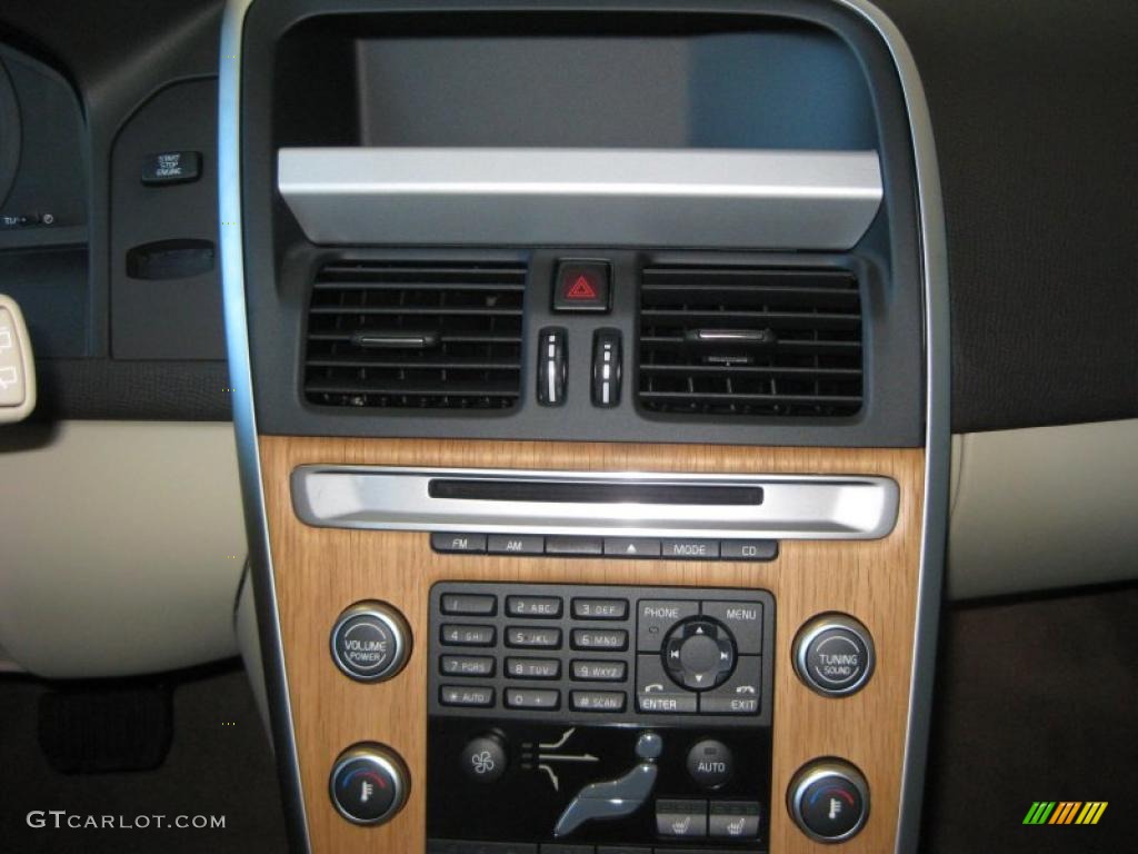 2011 Volvo XC60 T6 AWD Controls Photo #40708473
