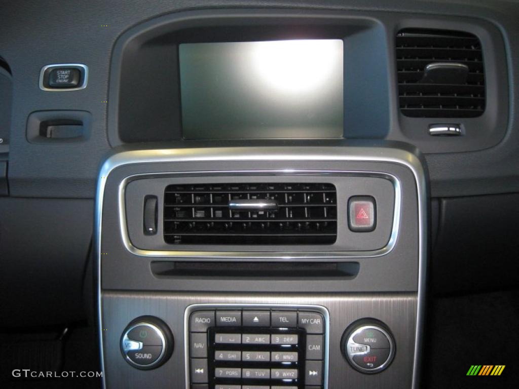2011 Volvo S60 T6 AWD Controls Photo #40708841