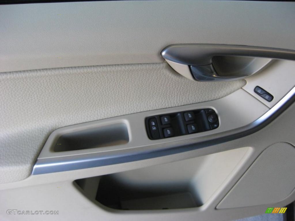 2010 Volvo XC60 T6 AWD Sandstone Door Panel Photo #40709053