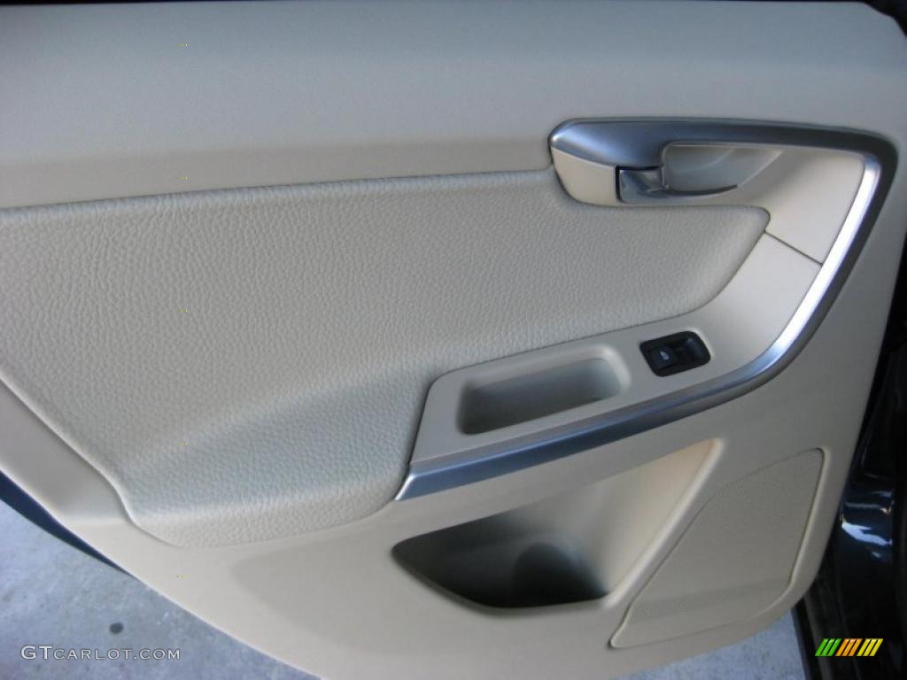 2010 Volvo XC60 T6 AWD Sandstone Door Panel Photo #40709085