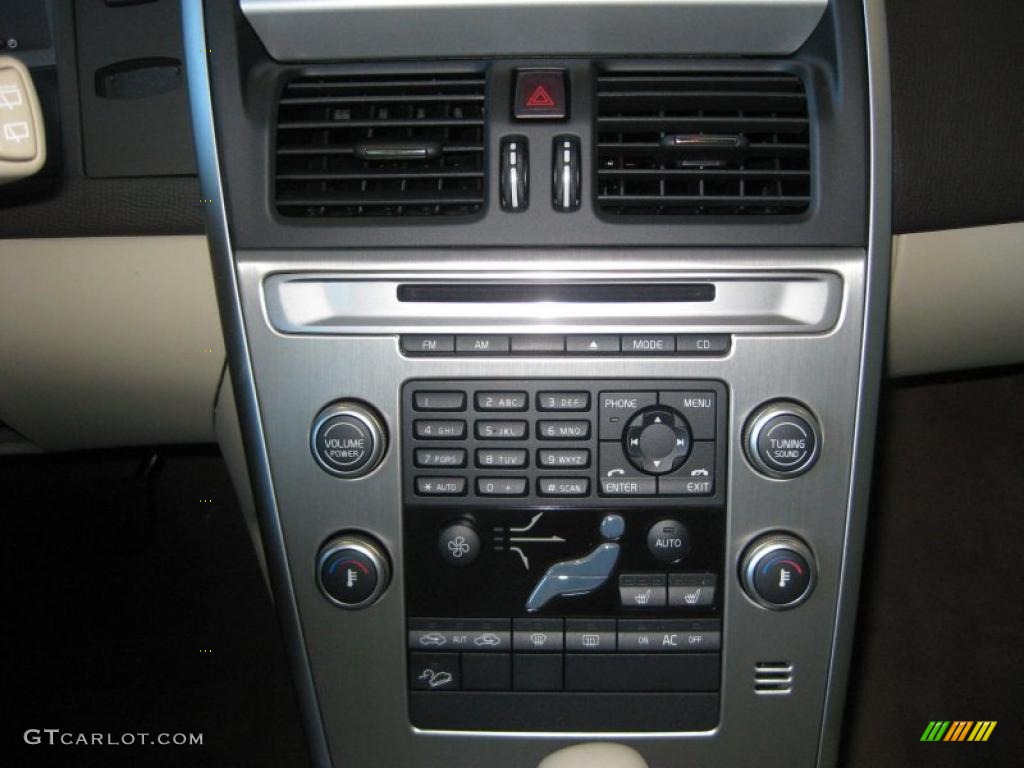 2010 Volvo XC60 T6 AWD Controls Photo #40709181