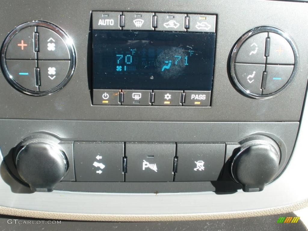 2009 GMC Sierra 1500 SLT Crew Cab Controls Photo #40709365