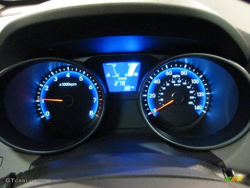 2011 Hyundai Tucson GL Gauges Photo #40709449