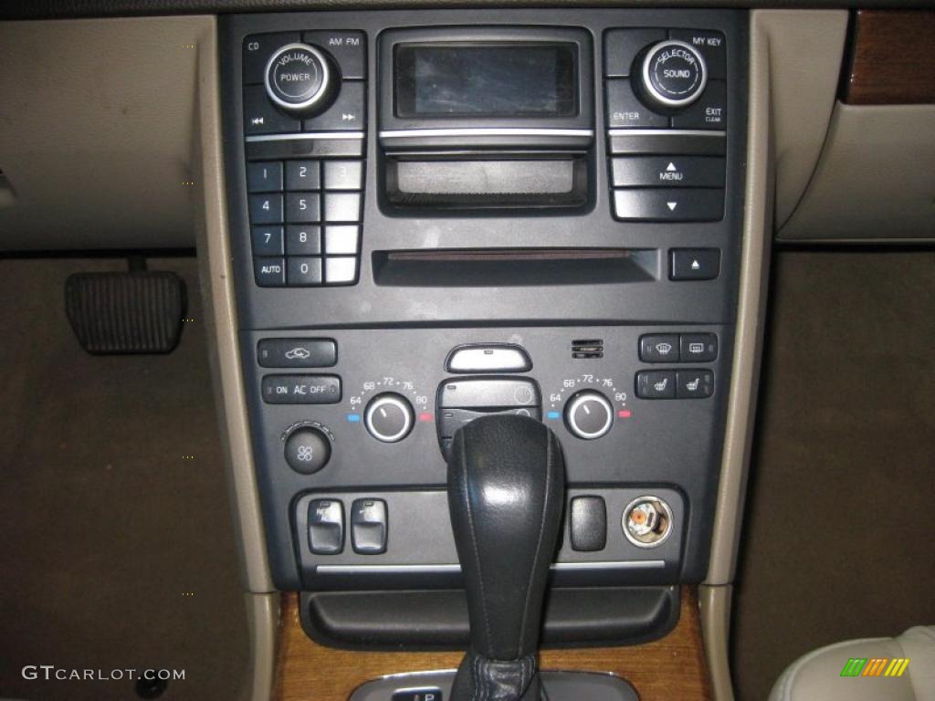 2007 Volvo XC90 3.2 AWD Controls Photo #40709741