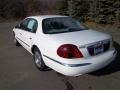2000 Vibrant White Lincoln Continental   photo #29