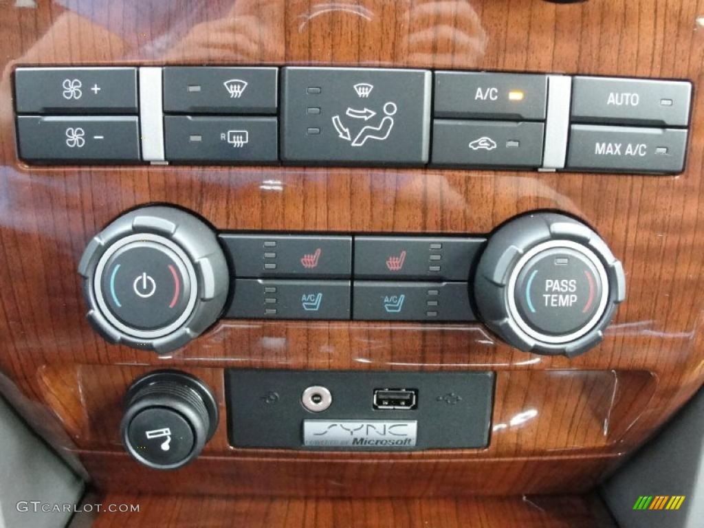 2010 F150 Lariat SuperCrew - Tuxedo Black / Black photo #29