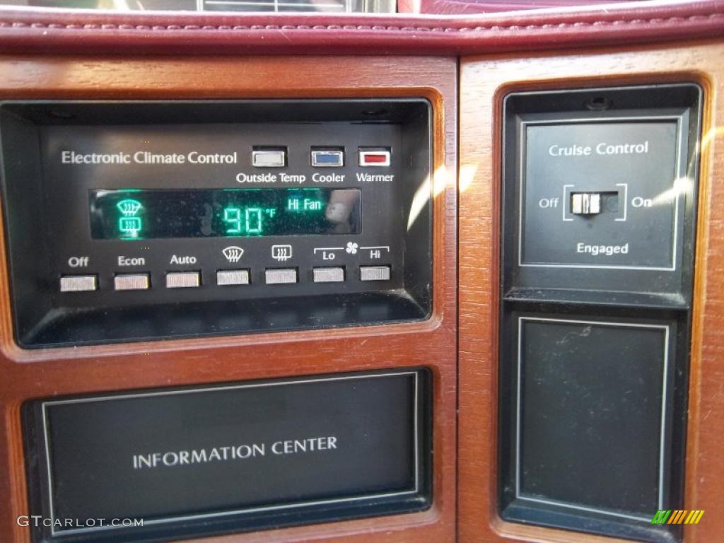 1987 Cadillac Fleetwood D'Elegance Controls Photo #40714074