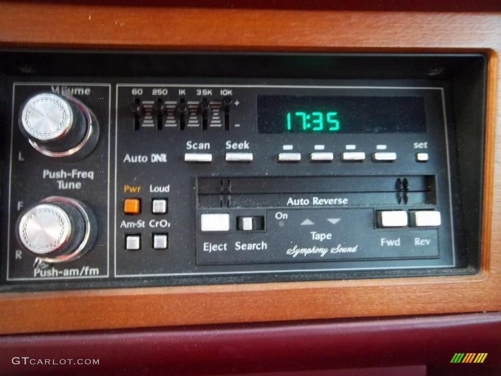 1987 Cadillac Fleetwood D'Elegance Audio System Photo #40714114