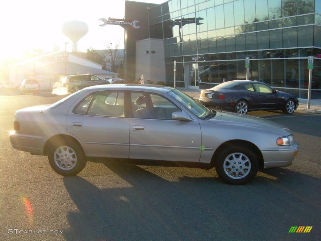 1996 Camry XLE Sedan - Cashmere Beige Metallic / Beige photo #1