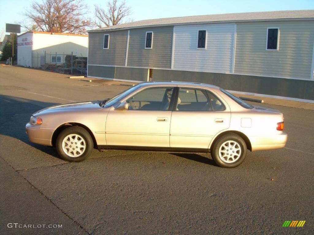 1996 Camry XLE Sedan - Cashmere Beige Metallic / Beige photo #5