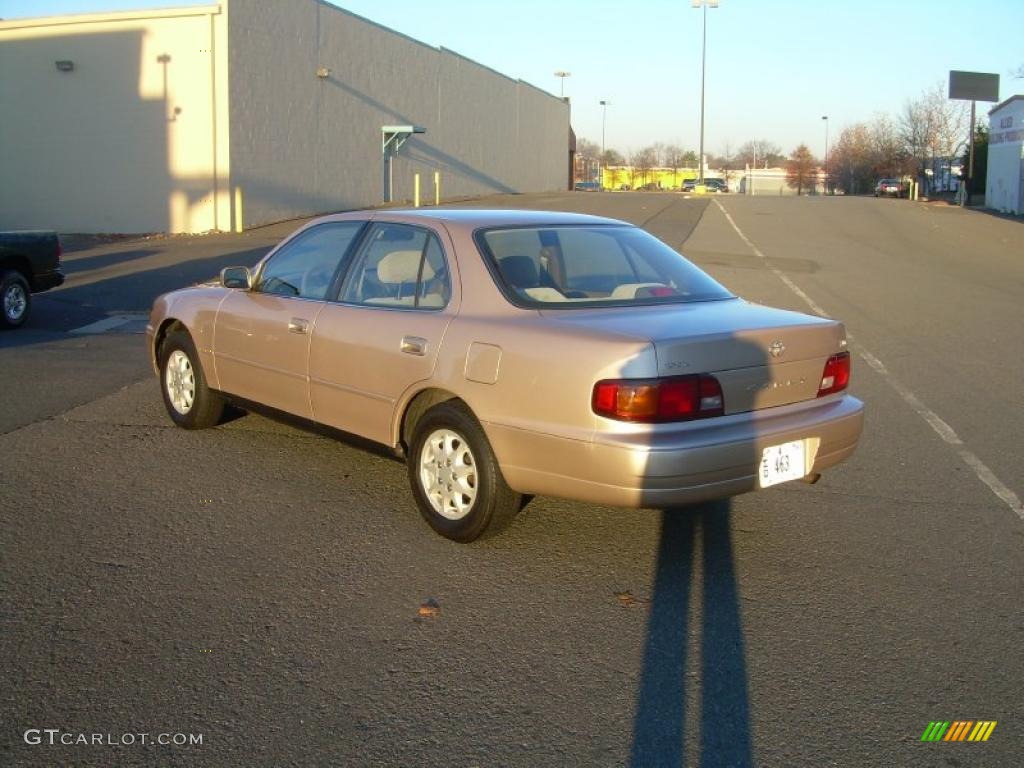 1996 Camry XLE Sedan - Cashmere Beige Metallic / Beige photo #6