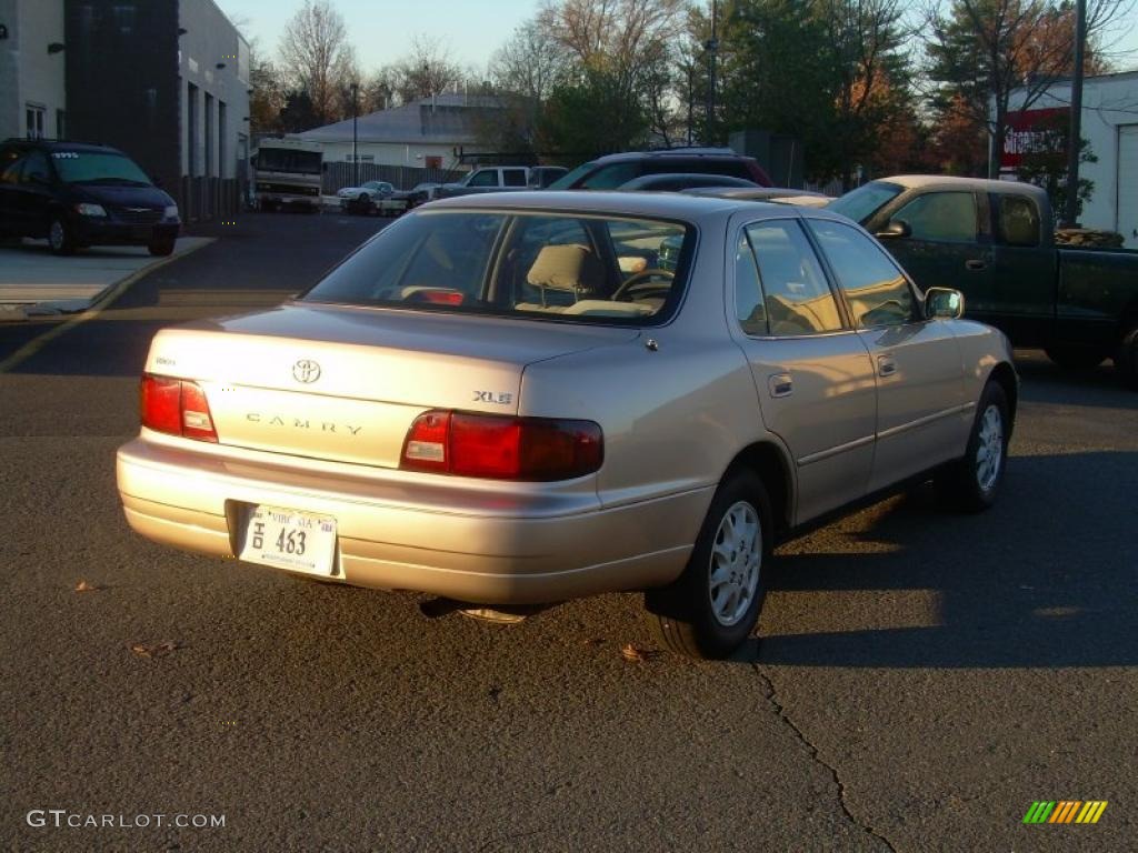 1996 Camry XLE Sedan - Cashmere Beige Metallic / Beige photo #8