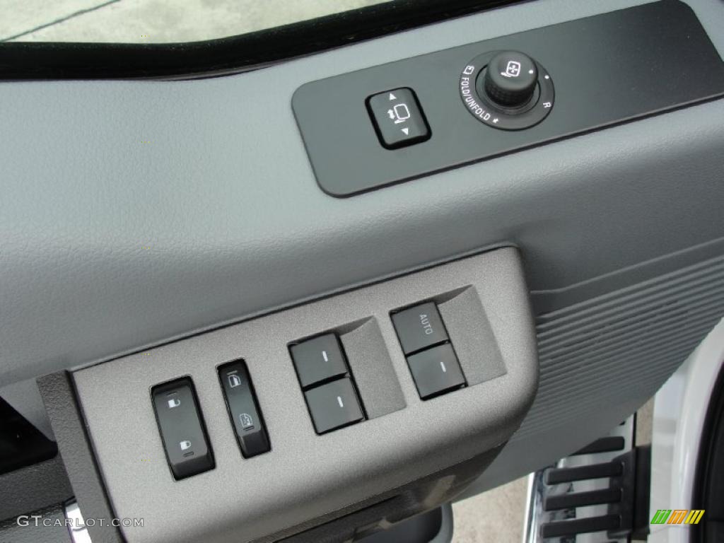 2011 Ford F350 Super Duty XLT Crew Cab 4x4 Dually Controls Photo #40716042
