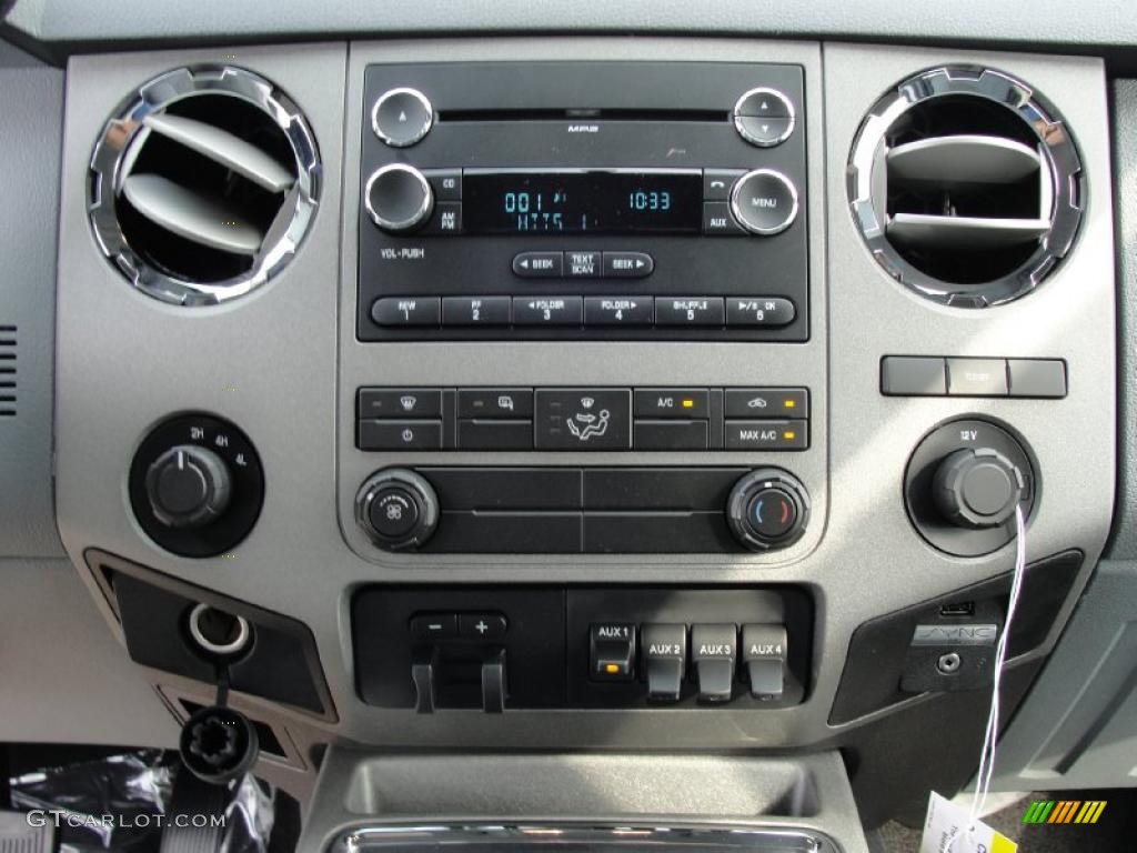 2011 Ford F350 Super Duty XLT Crew Cab 4x4 Dually Controls Photo #40716090