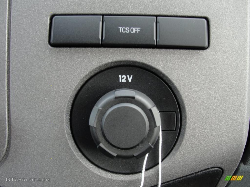 2011 Ford F350 Super Duty XLT Crew Cab 4x4 Dually Controls Photo #40716138