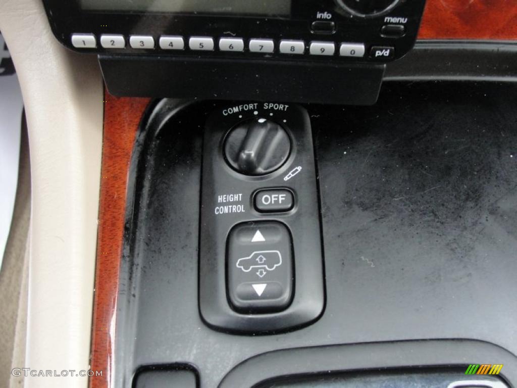 2001 Lexus LX 470 Controls Photo #40717562