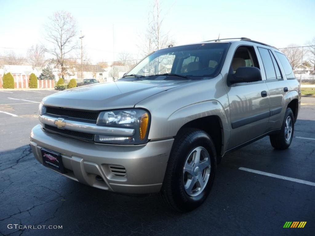 2005 TrailBlazer LS 4x4 - Sandstone Metallic / Light Cashmere/Ebony photo #1