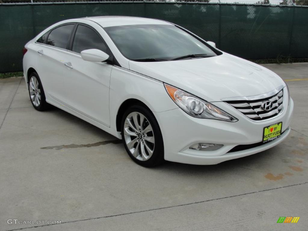2011 Sonata SE - Pearl White / Black photo #1