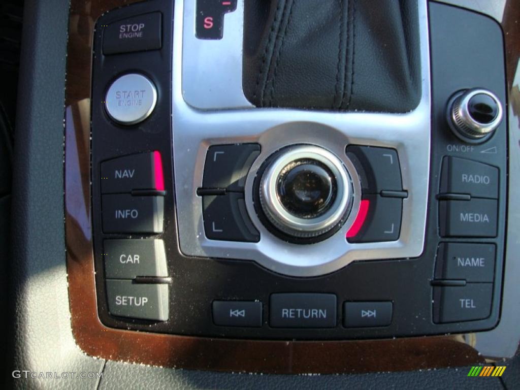 2010 Audi Q7 3.0 TDI quattro Controls Photo #40725866