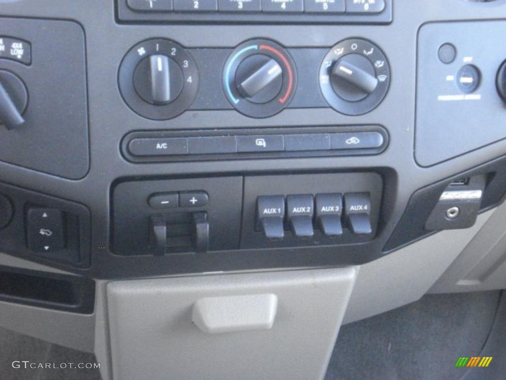 2010 Ford F250 Super Duty XLT SuperCab 4x4 Controls Photo #40730283