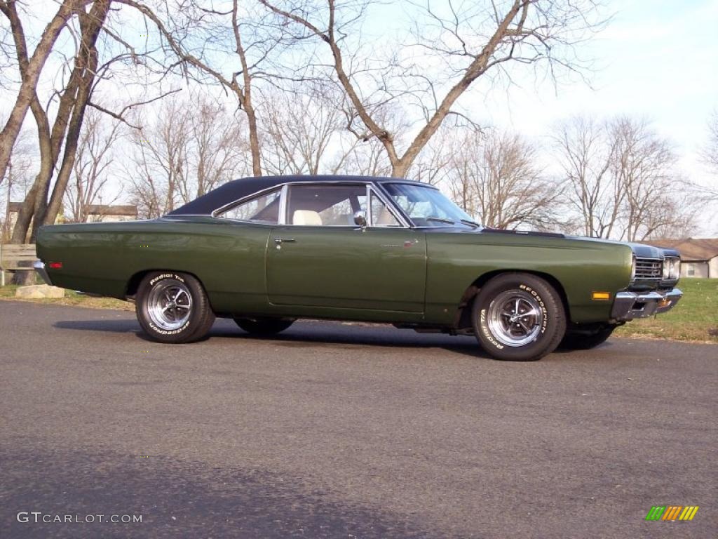 1969 Road Runner 2 Door Coupe - Limelight Green Poly / White photo #2