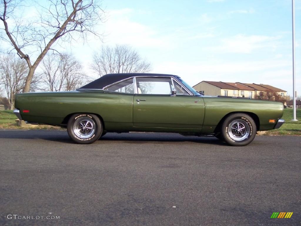1969 Road Runner 2 Door Coupe - Limelight Green Poly / White photo #3