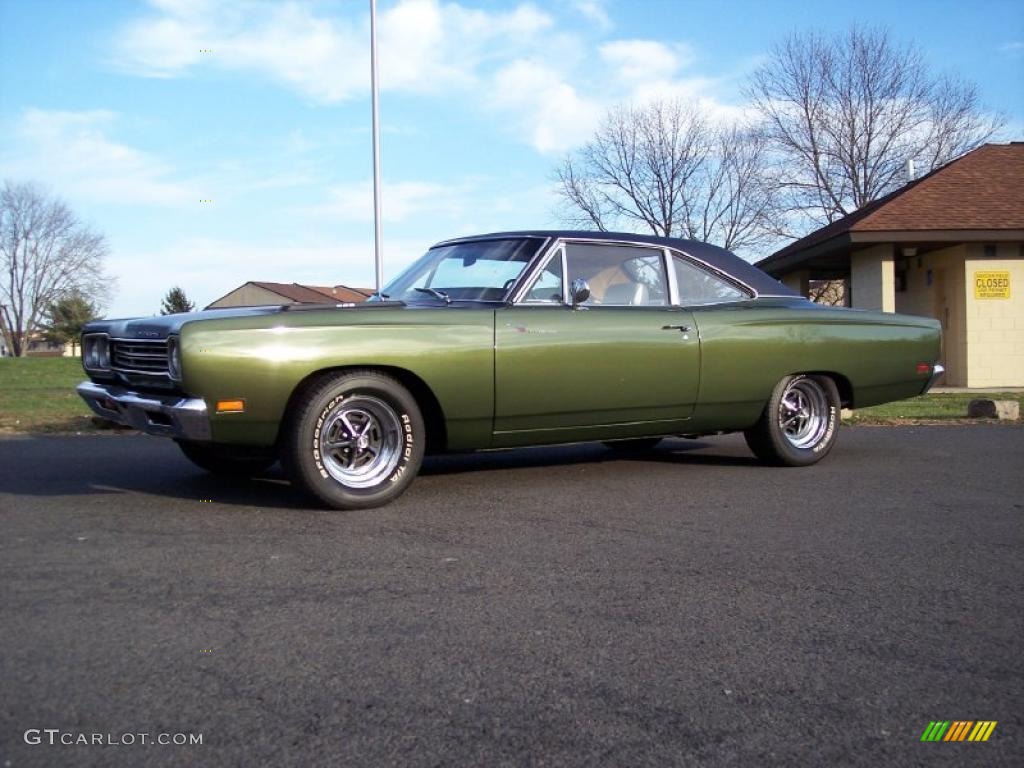 1969 Road Runner 2 Door Coupe - Limelight Green Poly / White photo #8