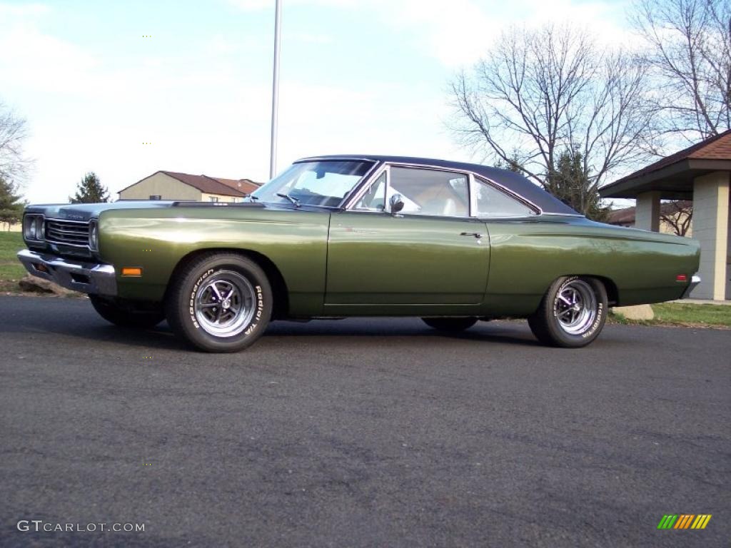 1969 Road Runner 2 Door Coupe - Limelight Green Poly / White photo #10