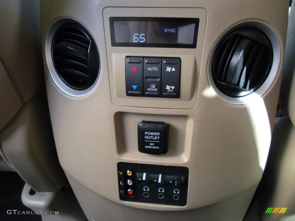 2009 Honda Pilot Touring 4WD Controls Photo #40738975