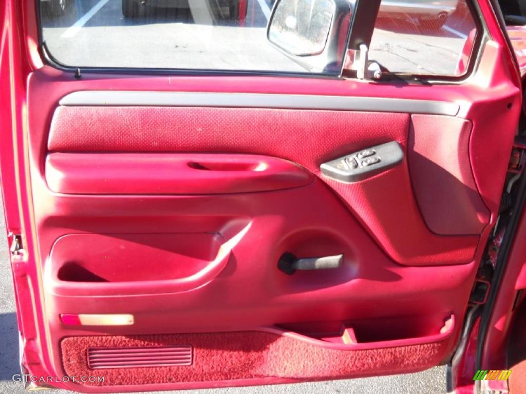 1995 Ford F150 XLT Regular Cab 4x4 Red Door Panel Photo #40738979