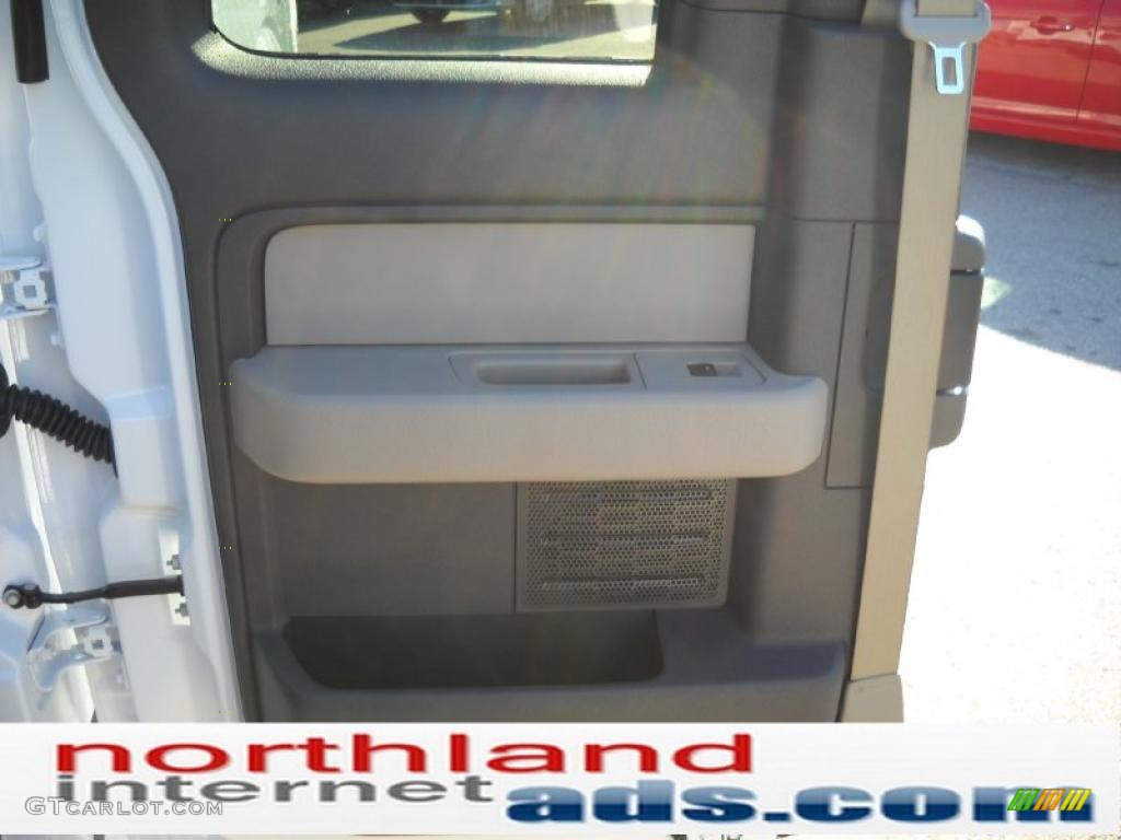 2010 F150 XL SuperCab 4x4 - Oxford White / Medium Stone photo #13