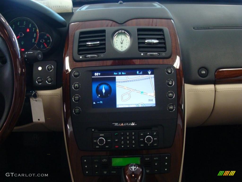 2011 Maserati Quattroporte S Controls Photo #40745640