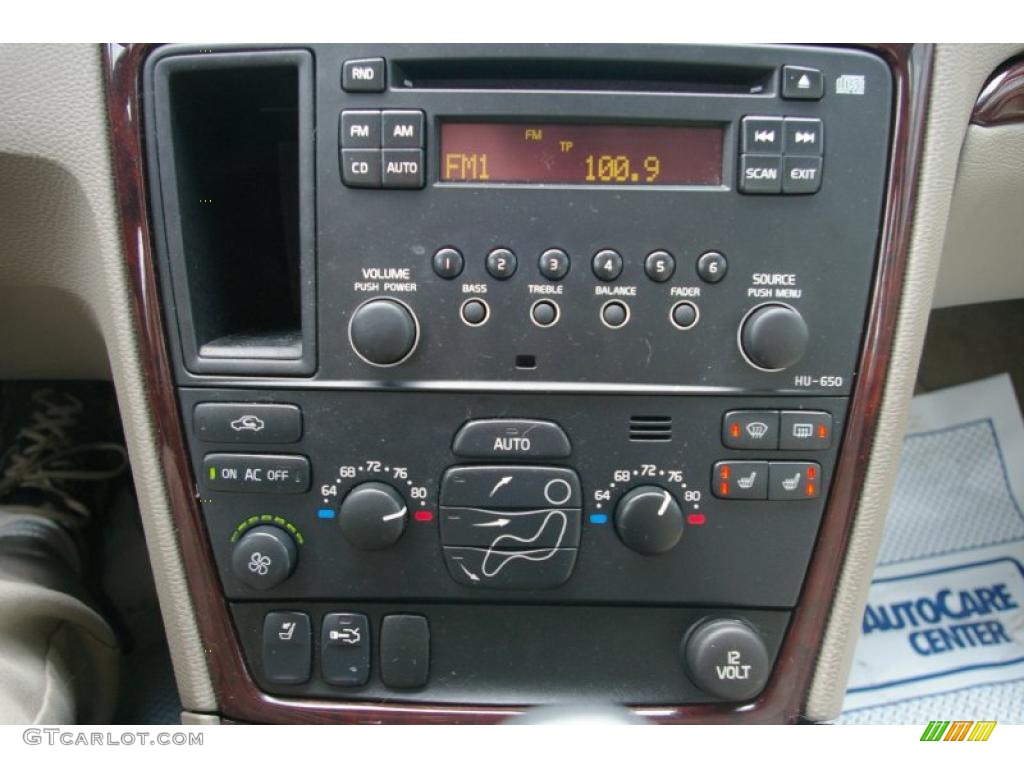 2008 Volvo S60 2.5T AWD Controls Photo #40745776