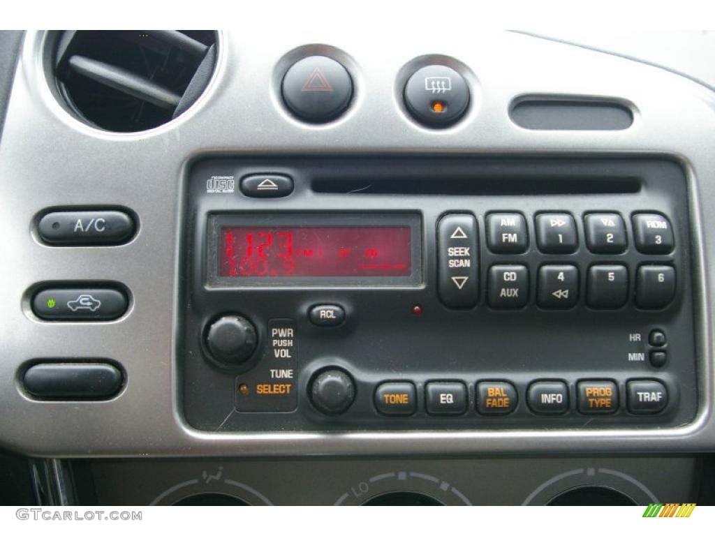 2003 Pontiac Vibe AWD Controls Photo #40746248