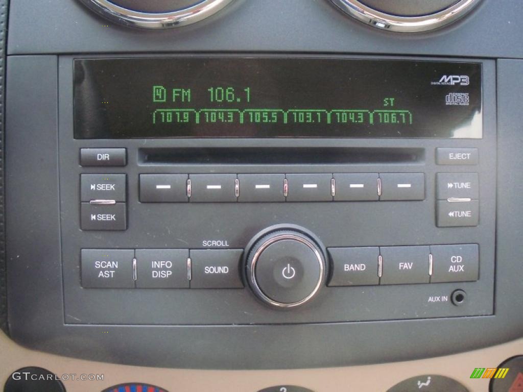 2010 Chevrolet Aveo Aveo5 LT Controls Photo #40748097