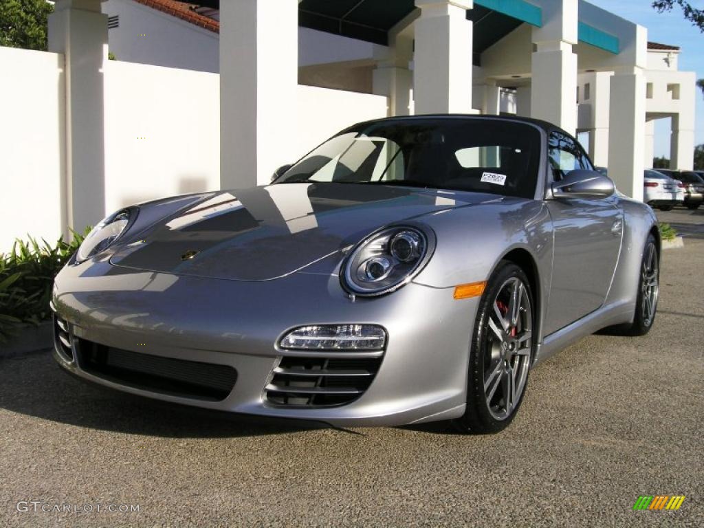 GT Silver Metallic Porsche 911