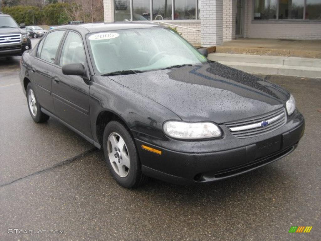 Black 2005 Chevrolet Classic Standard Classic Model Exterior Photo #40757619