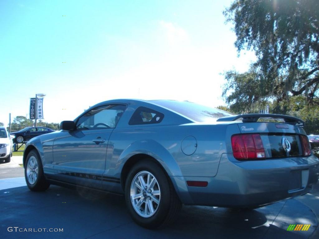 2006 Mustang V6 Premium Coupe - Windveil Blue Metallic / Dark Charcoal photo #3