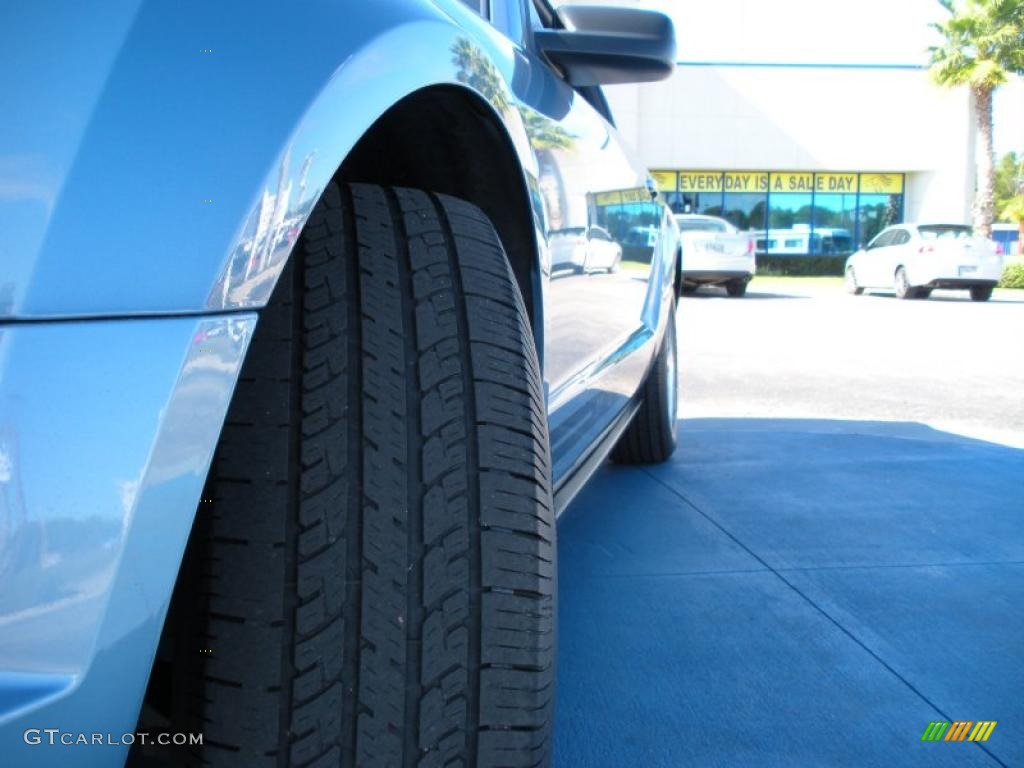 2006 Mustang V6 Premium Coupe - Windveil Blue Metallic / Dark Charcoal photo #10