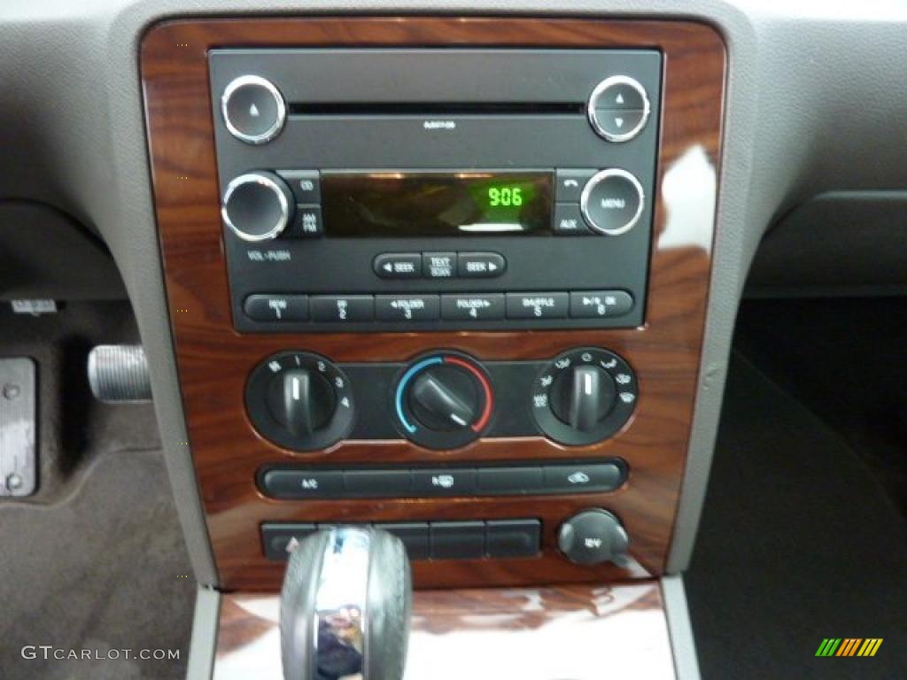 2008 Ford Taurus SEL AWD Controls Photo #40760007