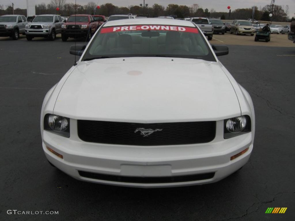 2007 Mustang V6 Deluxe Coupe - Performance White / Medium Parchment photo #2