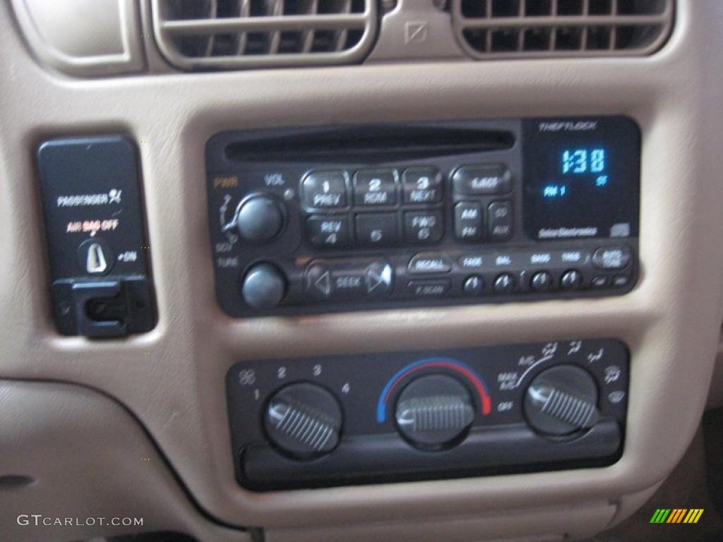 2000 Chevrolet S10 LS Regular Cab Controls Photo #40766315