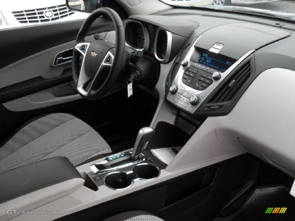 2011 Chevrolet Equinox LT Light Titanium/Jet Black Dashboard Photo #40770043