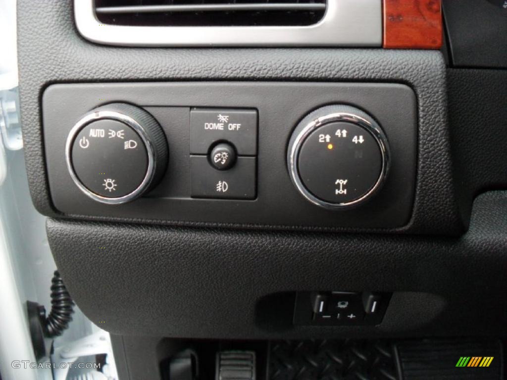 2011 Chevrolet Silverado 3500HD LTZ Crew Cab 4x4 Dually Controls Photo #40770259