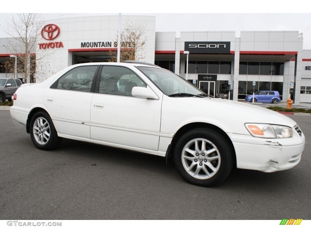 2000 Camry XLE V6 - Super White / Gray photo #1