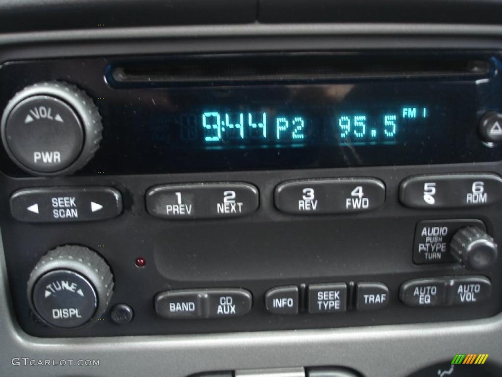 2004 Chevrolet Colorado LS Extended Cab Controls Photo #40773919