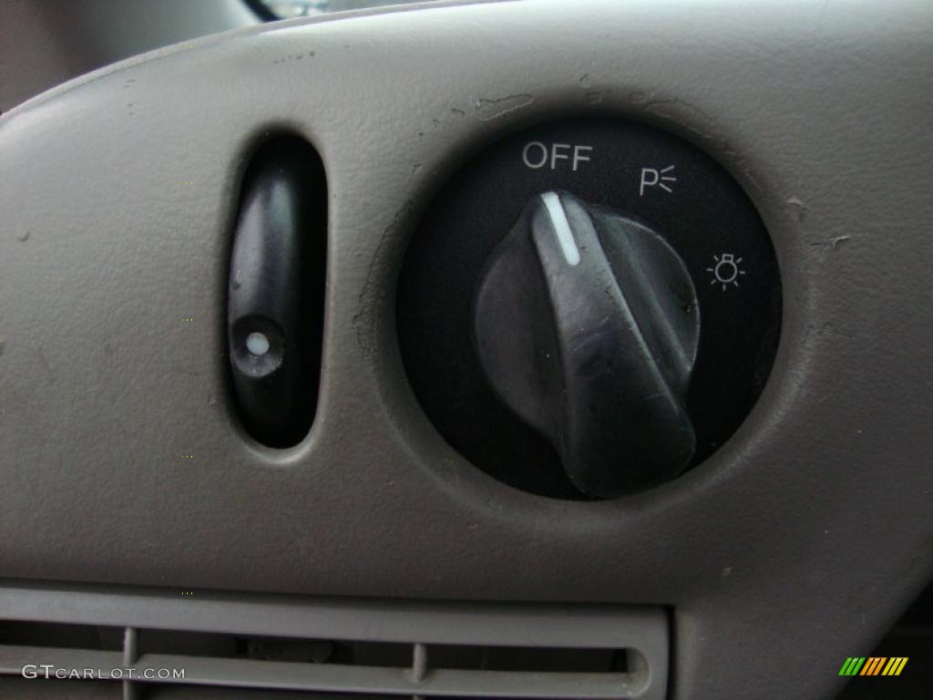 1995 Chevrolet Lumina Standard Lumina Model Controls Photo #40774023