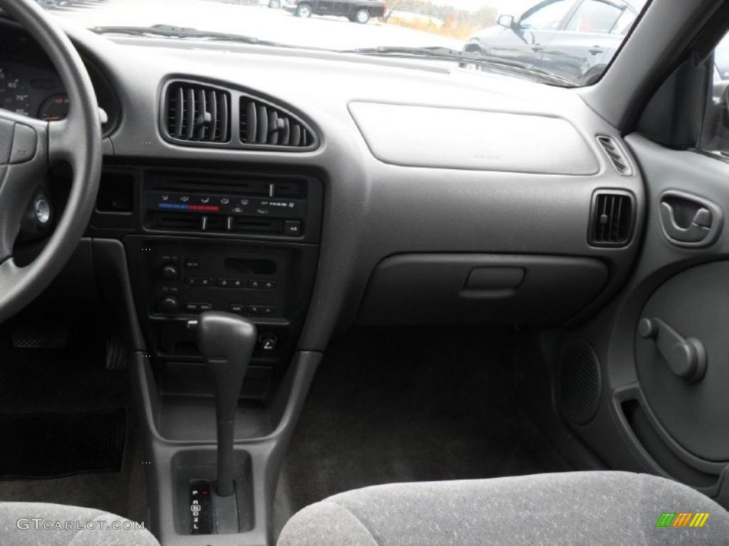 2001 Chevrolet Metro LSi Gray Dashboard Photo #40775463