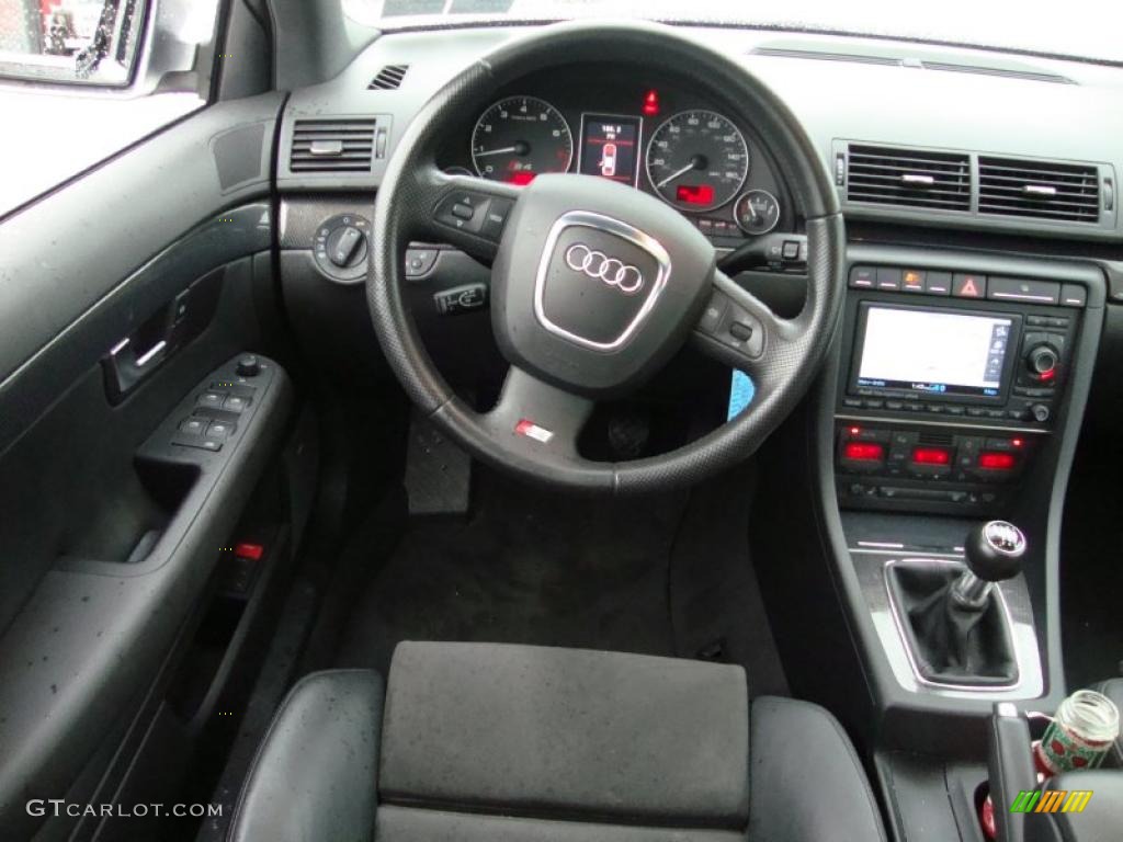2007 Audi S4 4.2 quattro Avant Steering Wheel Photos